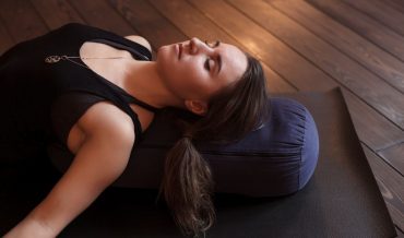 Cách thư giãn sâu trong tư thế xác chết