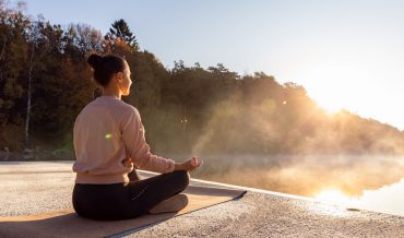 Tập yoga vào sáng, trưa, chiều hay tối là tốt nhất?